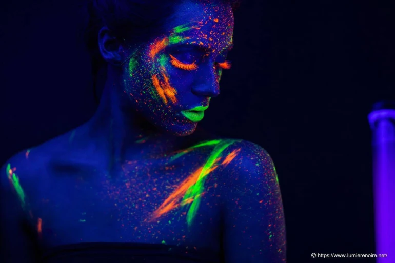 Le noir fluo existe-t-il sous lumière noire ?