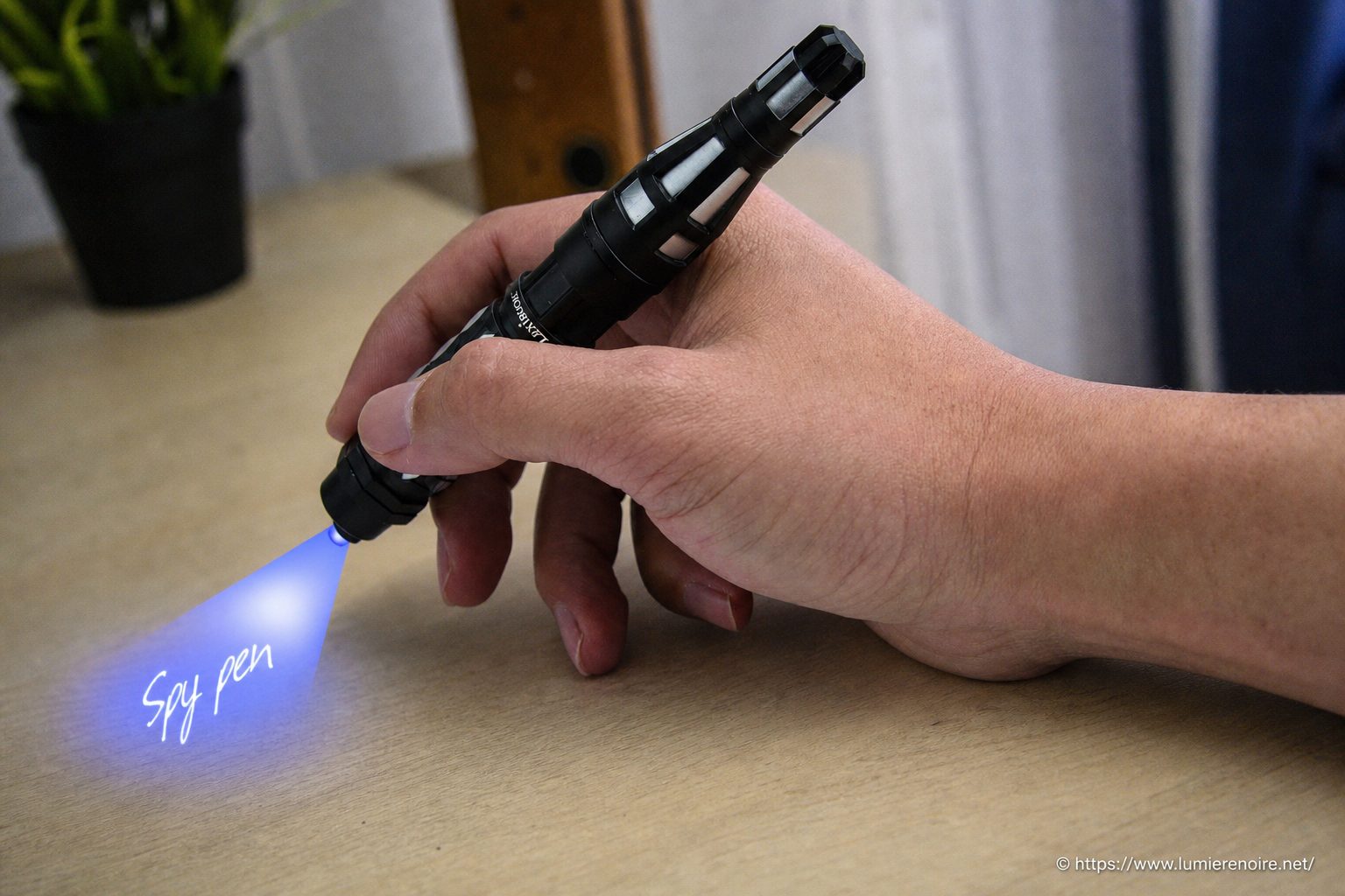 Stylo espion UV