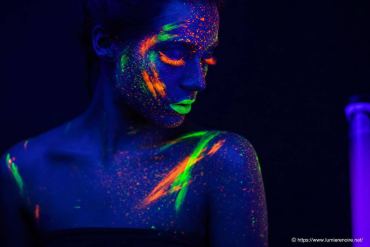Le noir fluo existe-t-il sous lumière noire ?